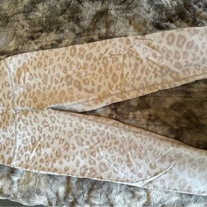 Beyond Yoga Grey Leopard Print Leggings